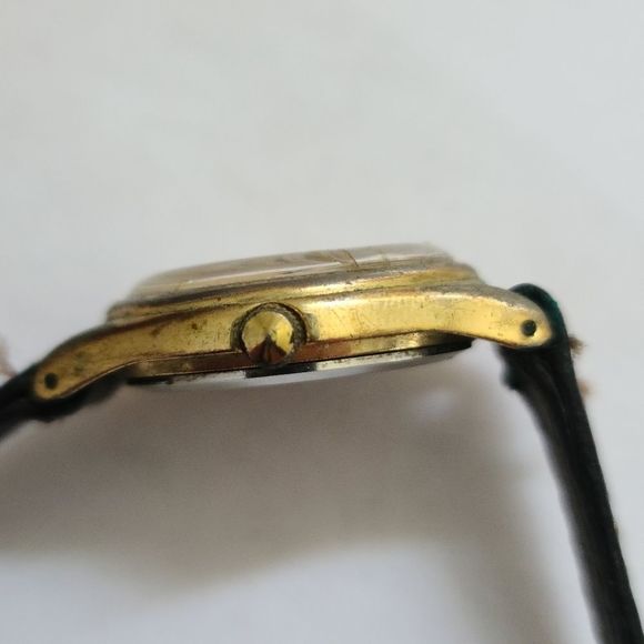 VINTAGE.   DISNEY VINTAGE WATCH - Picture 5 of 9